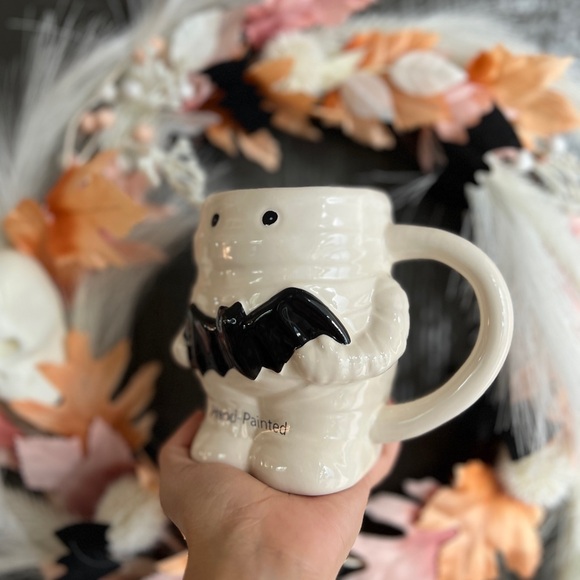 LAST ONE✨NEW🦇Mummy Holding Bat Halloween Mug🖤 - Picture 5 of 8